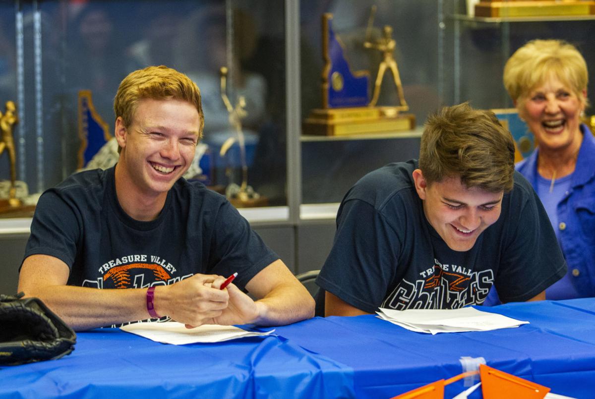 Chukars sign a pair of Twin Falls Bruins