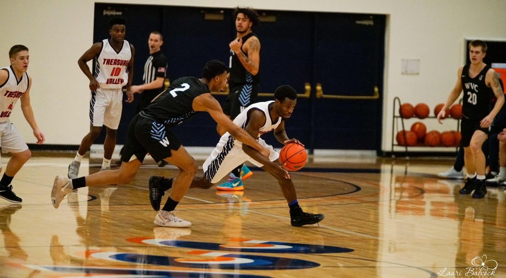 Men's Basketball Unsuccessful Versus the Warriors