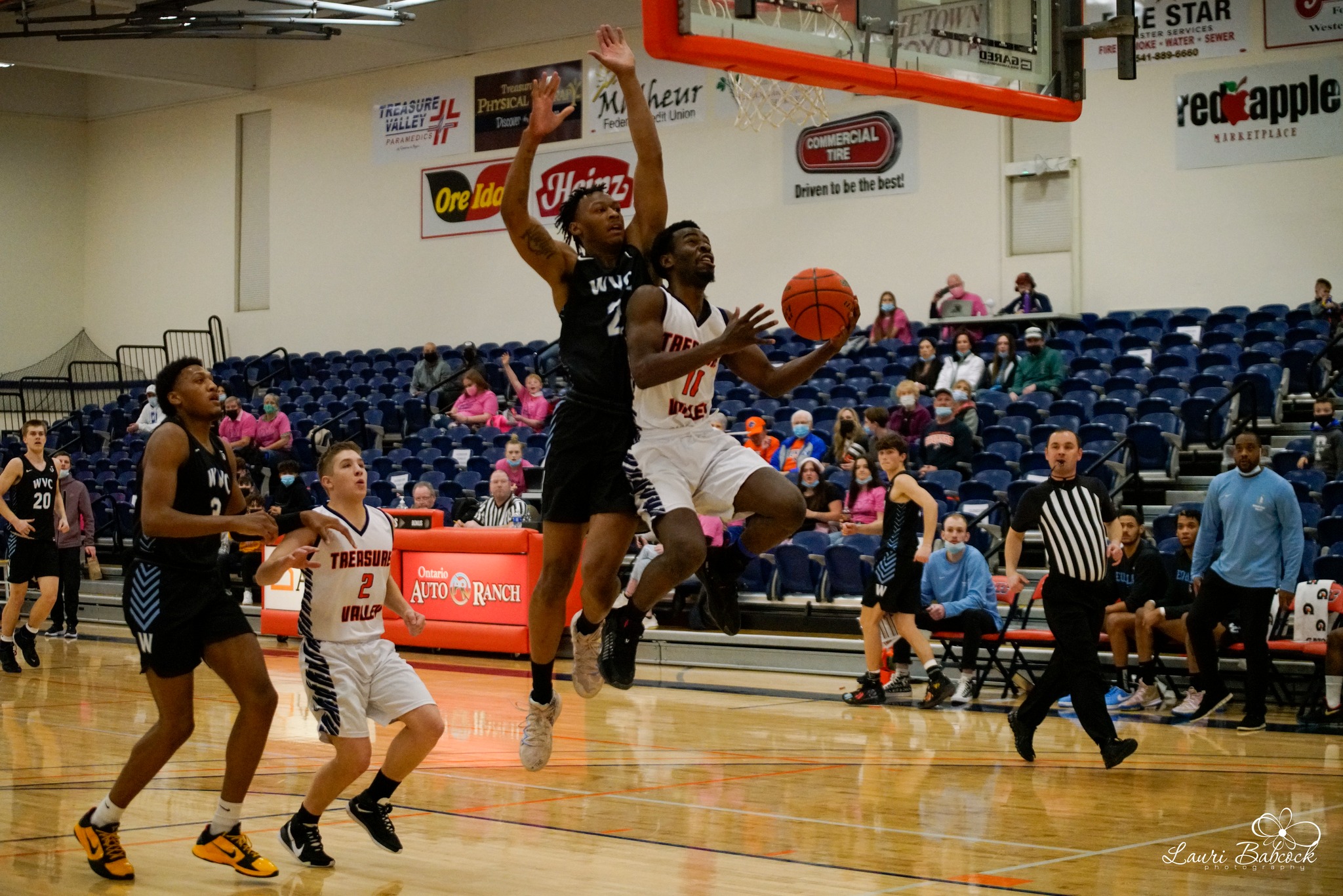 Men's Basketball Fall Short on the Road