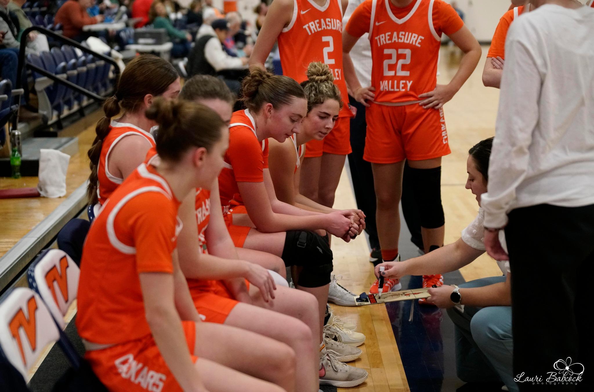 Women's Basketball Defeated by Warriors, Earn Victory Over Yaks