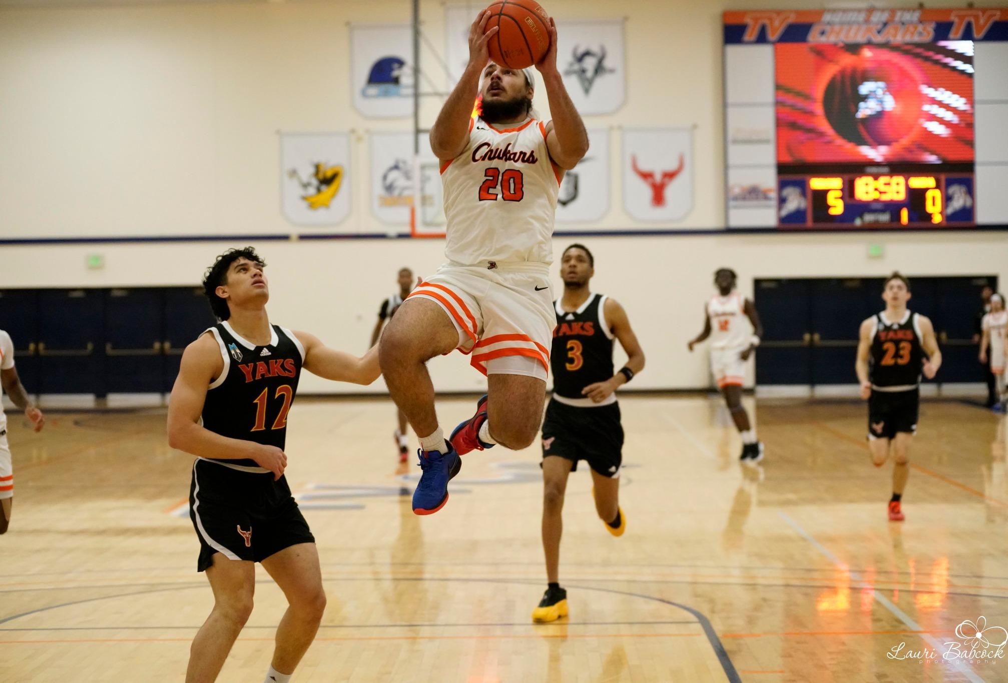 Men's Basketball Grounded by Warriors, Soar Over Yaks