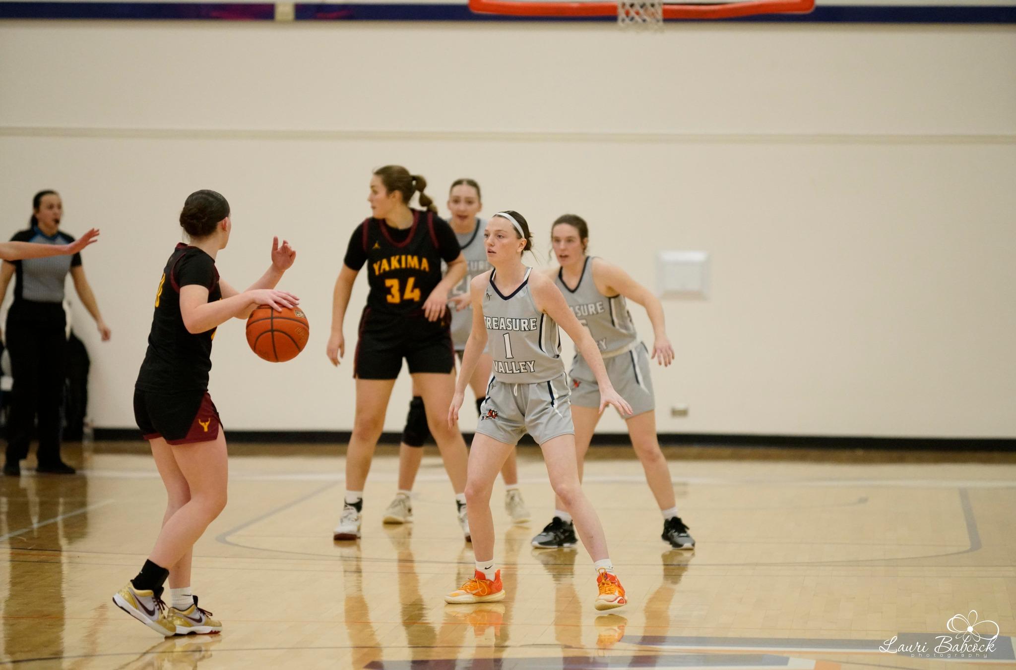Women's Basketball Earns Two Road Victories